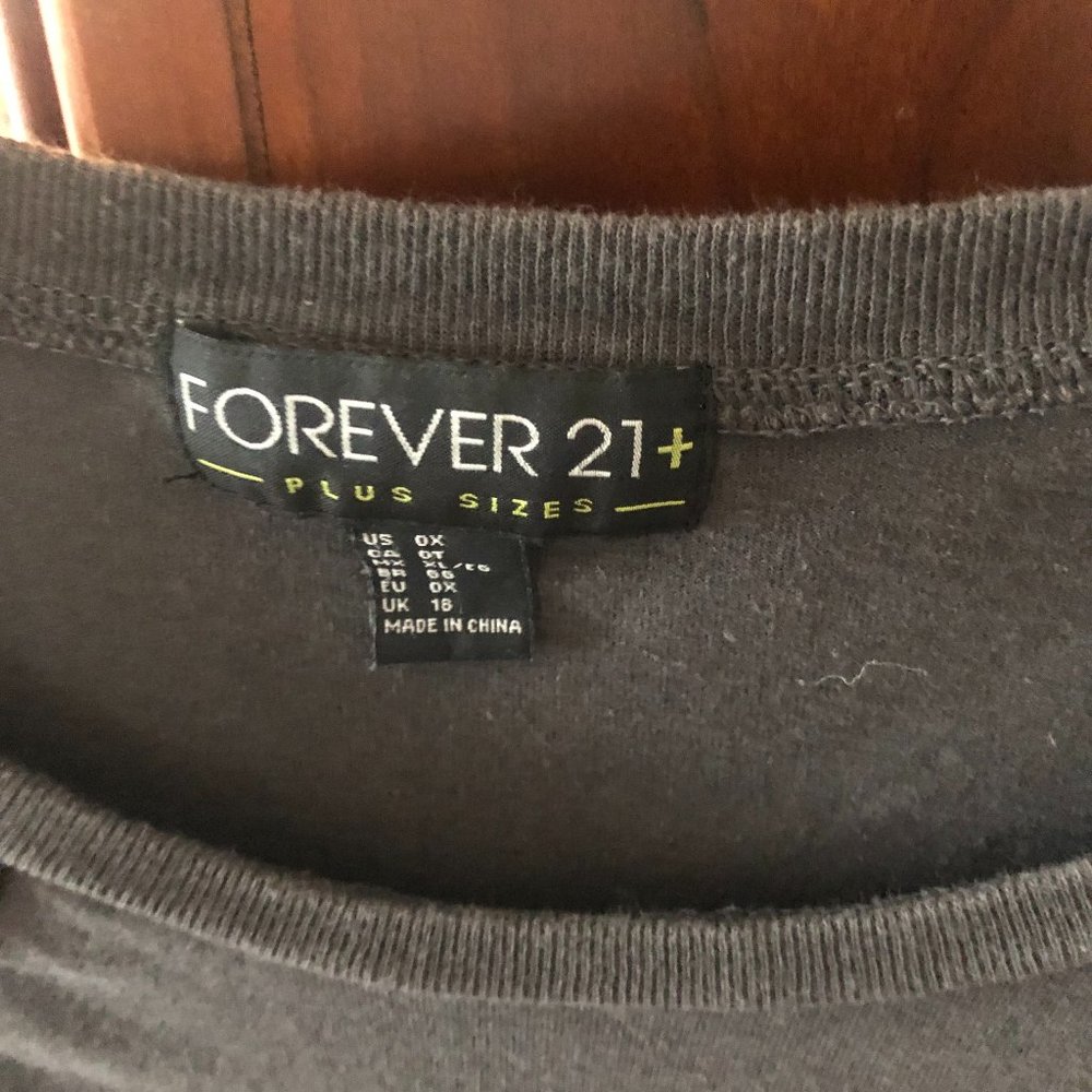 Gray Vintage Graphic Forever 21+ Tee Size 0X - Picture 2 of 3